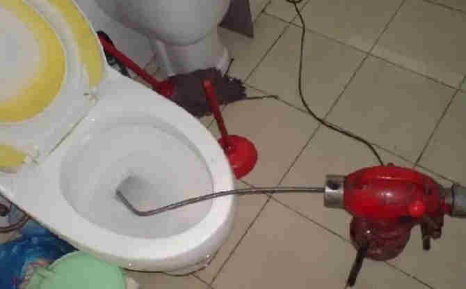 清水马桶通下水